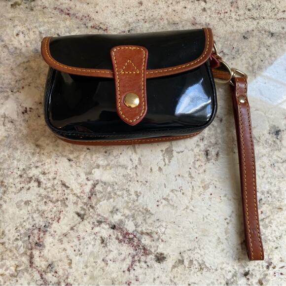 Dooney & Bourke Elba Flap Wristlet Black Patent Leather - Picture 2 of 13